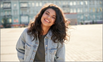 Patient putting on clear aligner in treatment room