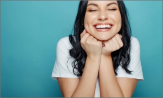 Patient putting on clear aligner in treatment room